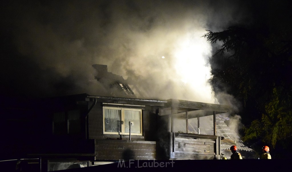 Grossfeuer Einfamilienhaus Siegburg Muehlengrabenstr P0370.JPG - Miklos Laubert